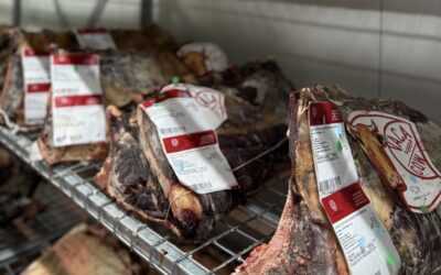 ¿Cómo afecta la maduración de la carne al sabor, la textura y el rendimiento en cocina profesional?